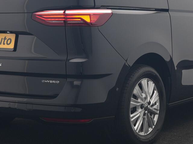 Volkswagen MULTIVAN 1.4 eHybrid 7 Zits PHEV 218pk Dealer O.H | Trekhaak Af Fabriek | Panodak | IQ Light | Camera | Stoelverwarming | Apple Carplay | Navigatie | DAB | Cruise Control | 17"L.M | Plug In Hybrid |