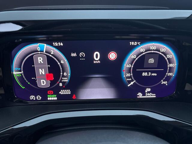 Volkswagen MULTIVAN 1.5 eHybrid L2 Economy Business 4Motion 245 pk Automaat (DSG) | Verlengde garantie | Navigatie | Parkeersensoren (Park assist) | Achteruitrijcamera | Stoelverwarming |