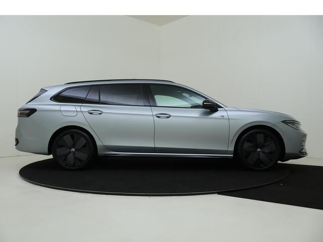 Volkswagen PASSAT Variant 1.5 eTSI DSG R-Line Business | Panoramadak | Harman kardon | 19 inch LM velgen | LED Matrix | Interieurvoorverwarming | 360 graden camera |