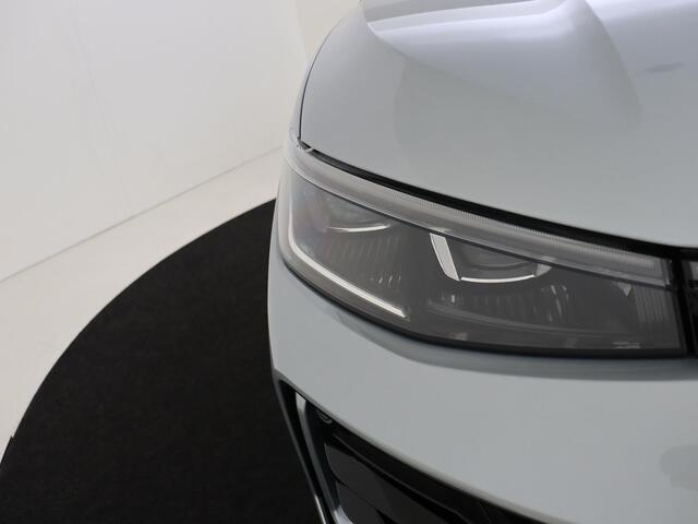 Volkswagen PASSAT Variant 1.5 eTSI DSG R-Line Business | Panoramadak | Harman kardon | 19 inch LM velgen | LED Matrix | Interieurvoorverwarming | 360 graden camera |