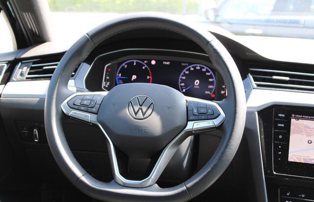 Volkswagen PASSAT Variant 2.0 TDI 200 PK DSG ACC Trekhaak Camera LED