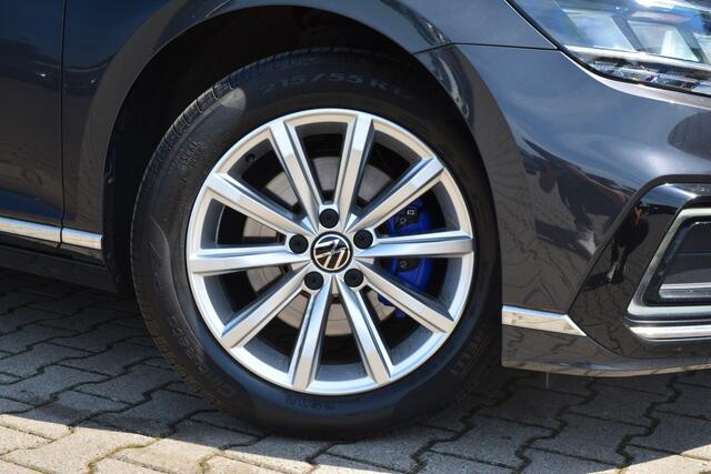 Volkswagen PASSAT Variant 1.4 TSI PHEV GTE | Dealer Onderhouden | ACC | Camera |