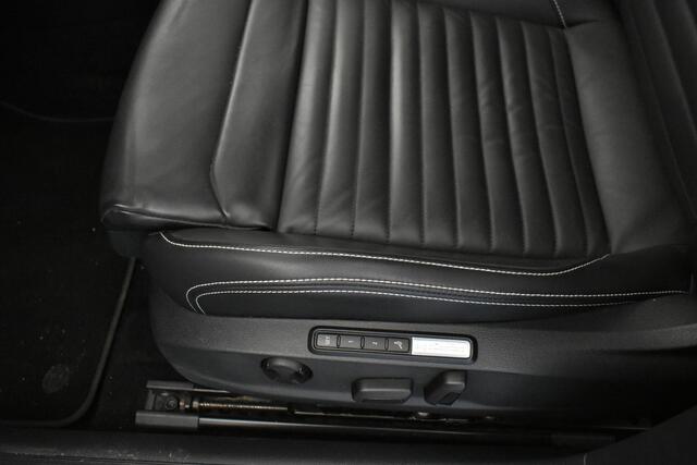 Volkswagen PASSAT Variant GTE El Trekh+aKlep Virtual Disc Pro Pano Vol Leder mem Seats dodeh det