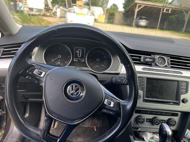 Volkswagen PASSAT Variant 1.6 TDI Connected Series