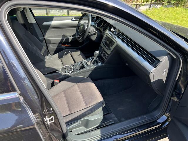 Volkswagen PASSAT Variant 1.6 TDI Connected Series