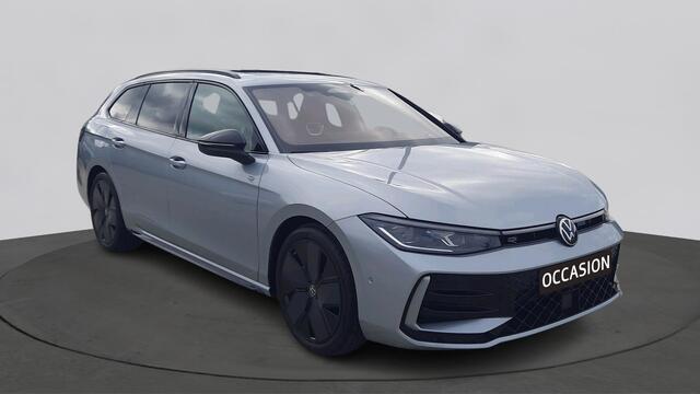 Volkswagen PASSAT Variant 1.5 TSI 150pk R-Line Business DSG / Panoramadak / 360 Camera / Stoel/Stuur/Voorruit verwarming / Trekhaak