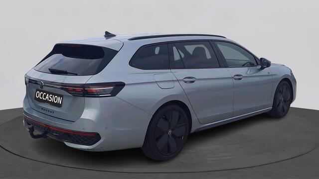 Volkswagen PASSAT Variant 1.5 TSI 150pk R-Line Business DSG / Panoramadak / 360 Camera / Stoel/Stuur/Voorruit verwarming / Trekhaak