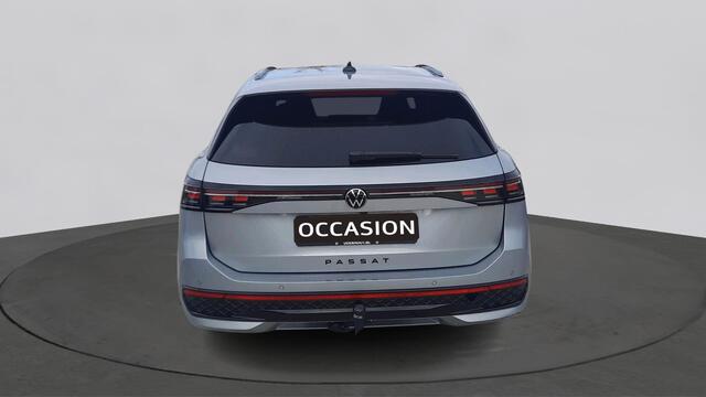 Volkswagen PASSAT Variant 1.5 TSI 150pk R-Line Business DSG / Panoramadak / 360 Camera / Stoel/Stuur/Voorruit verwarming / Trekhaak