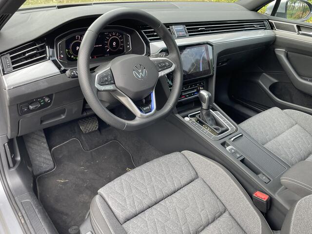 Volkswagen PASSAT Variant 1.4 TSI PHEV 218pk GTE Business DSG / Panoramadak / Head-up Display / Camera / Stoelverwarming