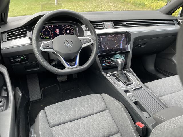 Volkswagen PASSAT Variant 1.4 TSI PHEV 218pk GTE Business DSG / Panoramadak / Head-up Display / Camera / Stoelverwarming