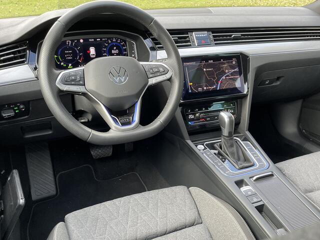 Volkswagen PASSAT Variant 1.4 TSI PHEV 218pk GTE Business DSG / Panoramadak / Head-up Display / Camera / Stoelverwarming