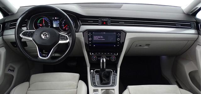 Volkswagen PASSAT Variant 1.4 TSI PHEV GTE, Panorama, Trekhaak, Carplay, Alcantara\Leder