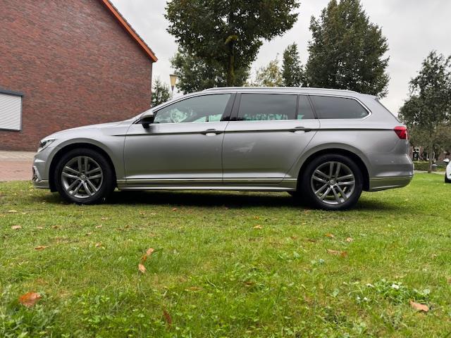 Volkswagen PASSAT VARIANT 1.5TSI 150PK DSG R-LINE HIGHLINE/VIRTDASH/ACARPLAY/NAV/LEER