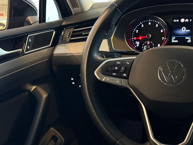 Volkswagen PASSAT Variant 1.5 150pk TSI Business / Achteruitrijcamera (Rear View) / Adaptive Cruise Control / Navigatiesysteem
