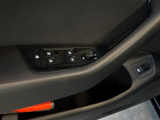 Volkswagen PASSAT Variant 1.5 150pk TSI Business / Achteruitrijcamera (Rear View) / Adaptive Cruise Control / Navigatiesysteem