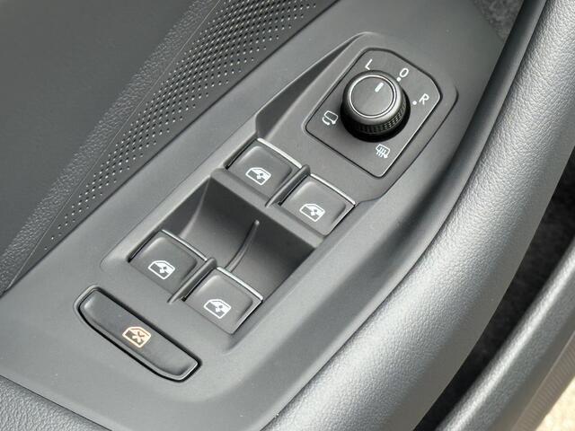 Volkswagen PASSAT Variant 1.5 eTSI 150pk Elegance | Alcantara | Head up | Camera | Dode hoek | Rijklaar incl. garantie