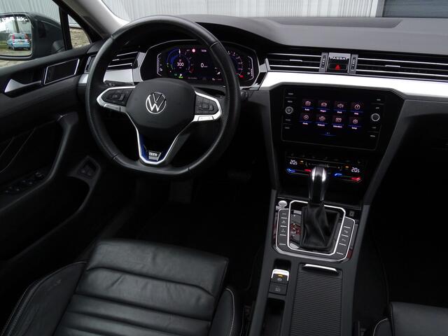 Volkswagen PASSAT Variant 1.4 TSI PHEV GTE Business| Elektrisch wegklapbare trekhaak | Park Assist | Adaptive cruise control | Ergocomfort stoel met geheugen | Achteruitrijcamera | Lederen bekleding | Apple CarPlay | Lane Assist | Side Assist |