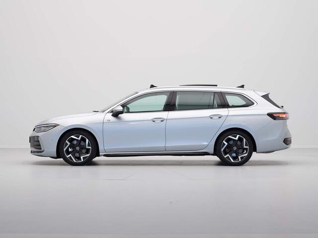 Volkswagen PASSAT Variant 1.5 eTSI 150pk DSG R-Line Business Panorama Navigatie Trekhaak Camera
