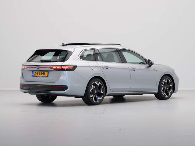 Volkswagen PASSAT Variant 1.5 eTSI 150pk DSG R-Line Business Panorama Navigatie Trekhaak Camera