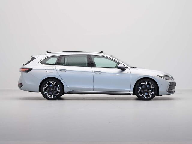 Volkswagen PASSAT Variant 1.5 eTSI 150pk DSG R-Line Business Panorama Navigatie Trekhaak Camera