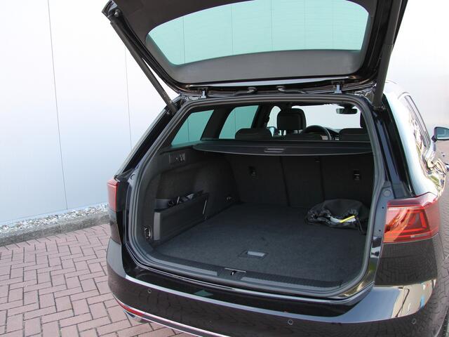 Volkswagen PASSAT Variant 1.4 TSI PHEV GTE | Pano dak | Trekhaak