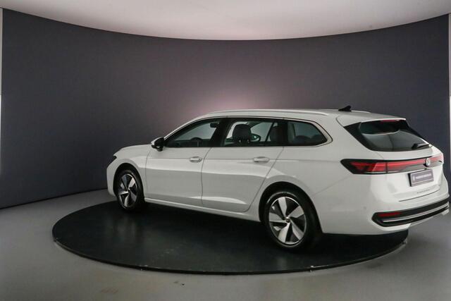 Volkswagen PASSAT Variant Business 1.5 eTSI 150pk DSG Automaat Trekhaak, Elektrische achterklep, Achteruitrijcamera, Navigatie, Adaptive cruise control, LED verlichting, Stoelverwarming