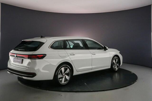 Volkswagen PASSAT Variant Business 1.5 eTSI 150pk DSG Automaat Trekhaak, Elektrische achterklep, Achteruitrijcamera, Navigatie, Adaptive cruise control, LED verlichting, Stoelverwarming