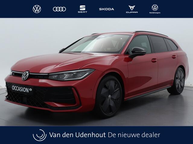 Volkswagen PASSAT Variant 1.5 eTSI 150pk DSG R-Line Business Panoramadak Black Style