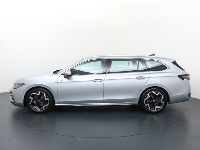 Volkswagen PASSAT Variant 1.5 eTSI R-Line Business | 150 PK | Automaat | Trekhaak | Navigatiesysteem |