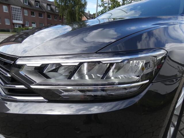 Volkswagen PASSAT Variant 2.0 TDI 200 PK DSG ACC TREKHAAK CAMERA LED