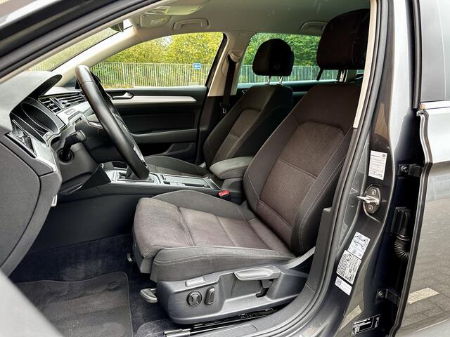 Volkswagen PASSAT Variant 1.6 TDI Connected Series | Cruise Control | Parkeersensoren | Bluetooth | Navigatie | Isofix | Airconditioning | Centrale Deurvergrendeling