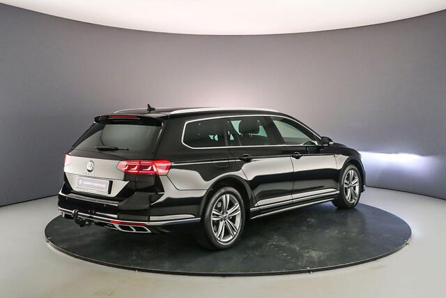 Volkswagen PASSAT Variant R-Line Business + 1.5 TSI 150pk DSG Automaat Trekhaak, Elektrische achterklep, Adaptive cruise control, Navigatie, LED matrix koplampen, Achteruitrijcamera, Stoelverwarming, Parkeersensoren
