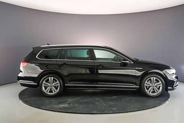 Volkswagen PASSAT Variant R-Line Business + 1.5 TSI 150pk DSG Automaat Trekhaak, Elektrische achterklep, Adaptive cruise control, Navigatie, LED matrix koplampen, Achteruitrijcamera, Stoelverwarming, Parkeersensoren