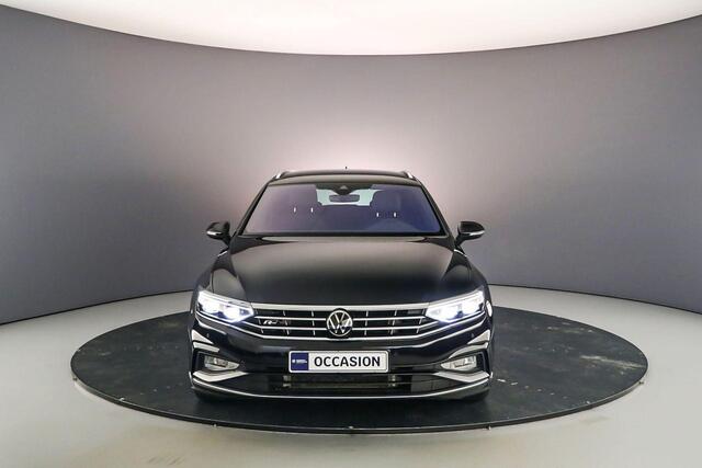 Volkswagen PASSAT Variant R-Line Business + 1.5 TSI 150pk DSG Automaat Trekhaak, Elektrische achterklep, Adaptive cruise control, Navigatie, LED matrix koplampen, Achteruitrijcamera, Stoelverwarming, Parkeersensoren