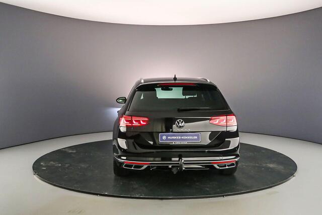 Volkswagen PASSAT Variant R-Line Business + 1.5 TSI 150pk DSG Automaat Trekhaak, Elektrische achterklep, Adaptive cruise control, Navigatie, LED matrix koplampen, Achteruitrijcamera, Stoelverwarming, Parkeersensoren