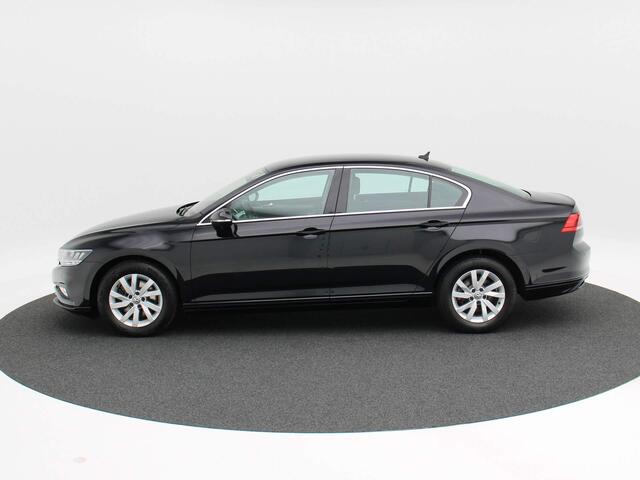 Volkswagen PASSAT 1.5 TSi 150 Pk Automaat Comfort Business | Navigatie | Adaptive Cruise | 16 Inch | Parkeersensoren | Carplay