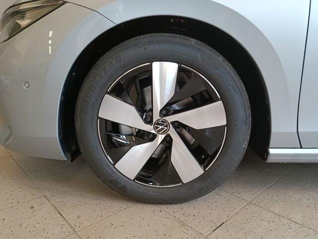 Volkswagen PASSAT Variant 1.5 eTSI Business ACC Massage Trekhaak LED DAB Camera Digital Cockpit PRO