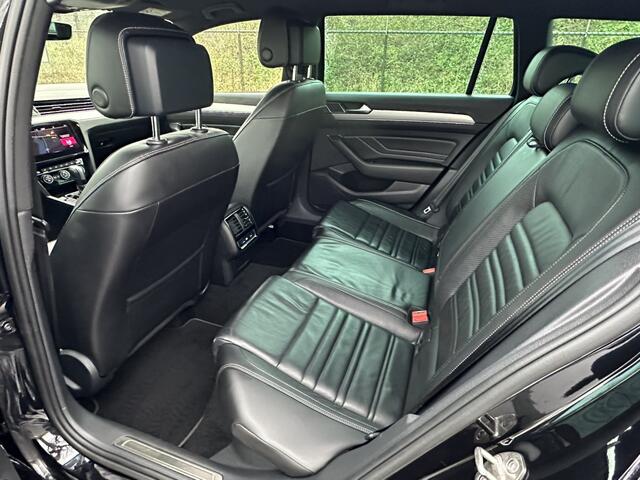 Volkswagen PASSAT Variant 2.0 TSI Elegance Business R | R-Line | Automaat | Leder | Trekhaak | Carplay | Virtual cockpit