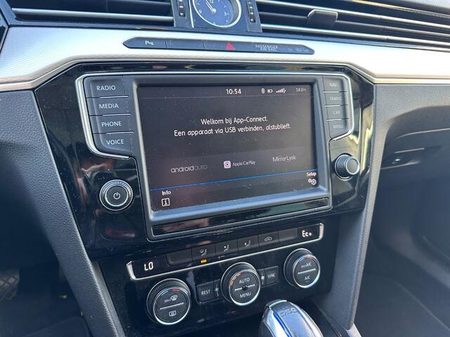 Volkswagen PASSAT GTE Virtual Trekhaak Panodak Camera Navigatie Head-Up 19"
