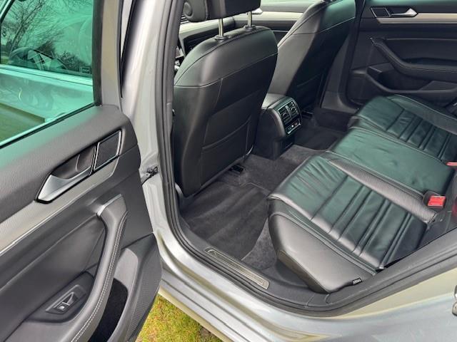 Volkswagen PASSAT VARIANT 1.5TSI 150PK HIGHLINE BUSINESS R-LINE/PANO/XENON/VIRTDASH/ACARPLAY