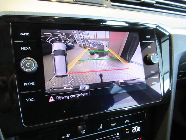 Volkswagen PASSAT 1.5 TSI Business BTW NAP Camera, Trekhaak, facelift, virtual coc