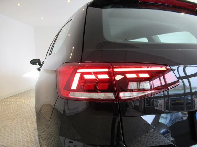 Volkswagen PASSAT 1.5 TSI Business BTW NAP Camera, Trekhaak, facelift, virtual coc