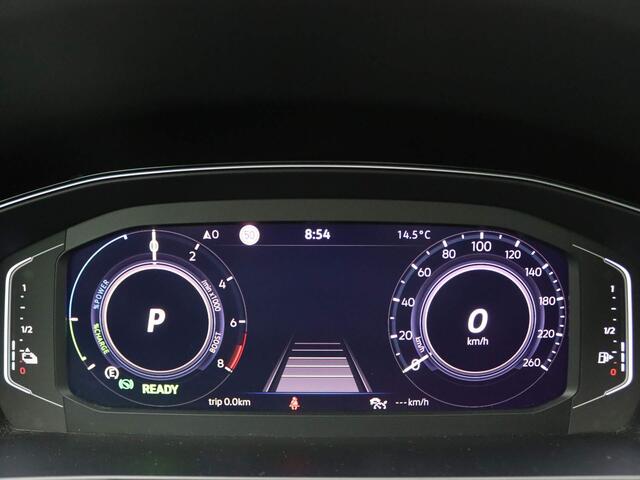 Volkswagen PASSAT Variant 1.4 TSI PHEV GTE Business 204PK DSG matrix led, trekhaak, achteruitrijcamera, adaptive cruise, lane assist, keyless, stoelverwarming, massage stoel, schuif-kanteldak, 18" lichtmetaal