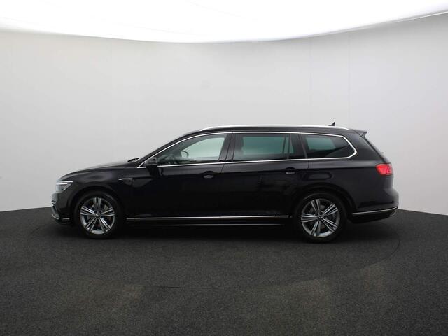 Volkswagen PASSAT Variant R-Line Business 1.5 TSI 150pk DSG Automaat Adaptive cruise control, Elektrische achterklep, Achteruitrijcamera, Navigatie, LED matrix koplampen, Stoelverwarming
