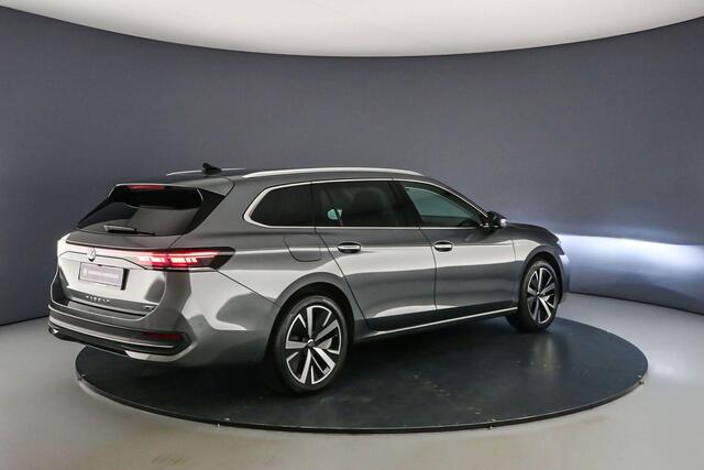 Volkswagen PASSAT Variant Business 1.5 eTSI 150pk DSG Automaat Trekhaak, Adaptive cruise control, Harman Kardon audio, LED matrix koplampen, Navigatie, Achteruitrijcamera, Elektrische achterklep