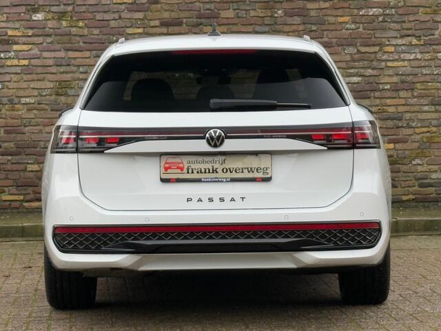 Volkswagen PASSAT 1.5 eTSI R-Line Massage stoelen 360 Camera Black Style
