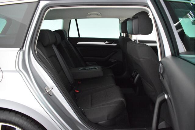 Volkswagen PASSAT Variant 1.6 TDI 120pk DSG Comfortline Business Camera Led Navigatie