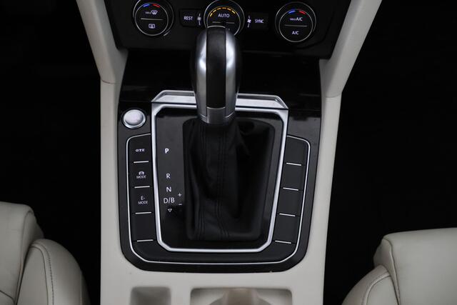 Volkswagen PASSAT Variant 1.4 TSI GTE Highline Virtual cockpit, Volleder, Elektrische haak, Apple carplay