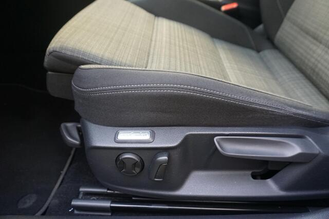 Volkswagen PASSAT 1.5 TSI 150PK Facelift/Panodak/Trekhaak /Rijklaarprijs!!