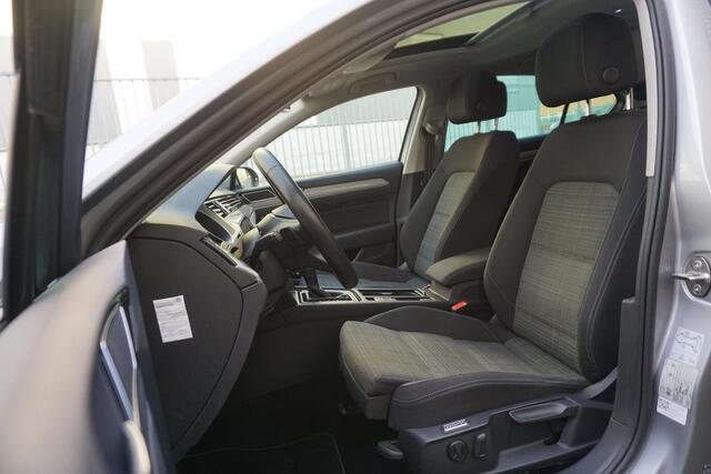 Volkswagen PASSAT 1.5 TSI 150PK Facelift/Panodak/Trekhaak /Rijklaarprijs!!